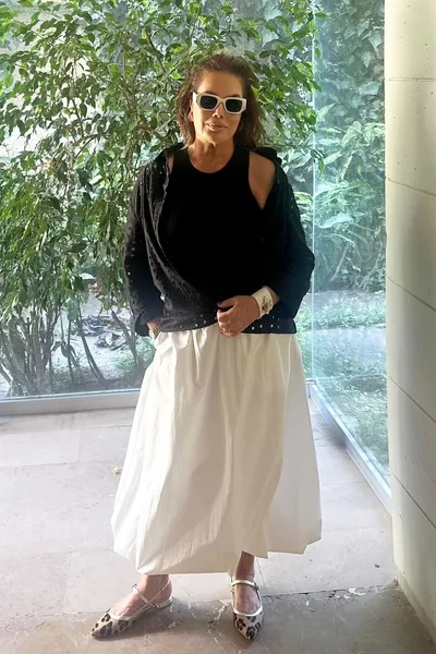 Nazan Şoray bu fotoğrafı 16 Eylül 2024 tarihinde instagram hesabından "Günün güzel saatleri" yorumuyla paylaşmıştır.