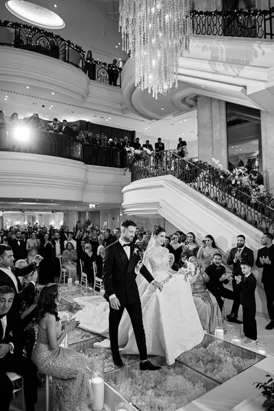 Salih Özcan 12 Aralık 2023 tarihli yaptığı bir paylaşımda şu açıklamayı kullandı: 23|12|2023 - our Wedding 🤍