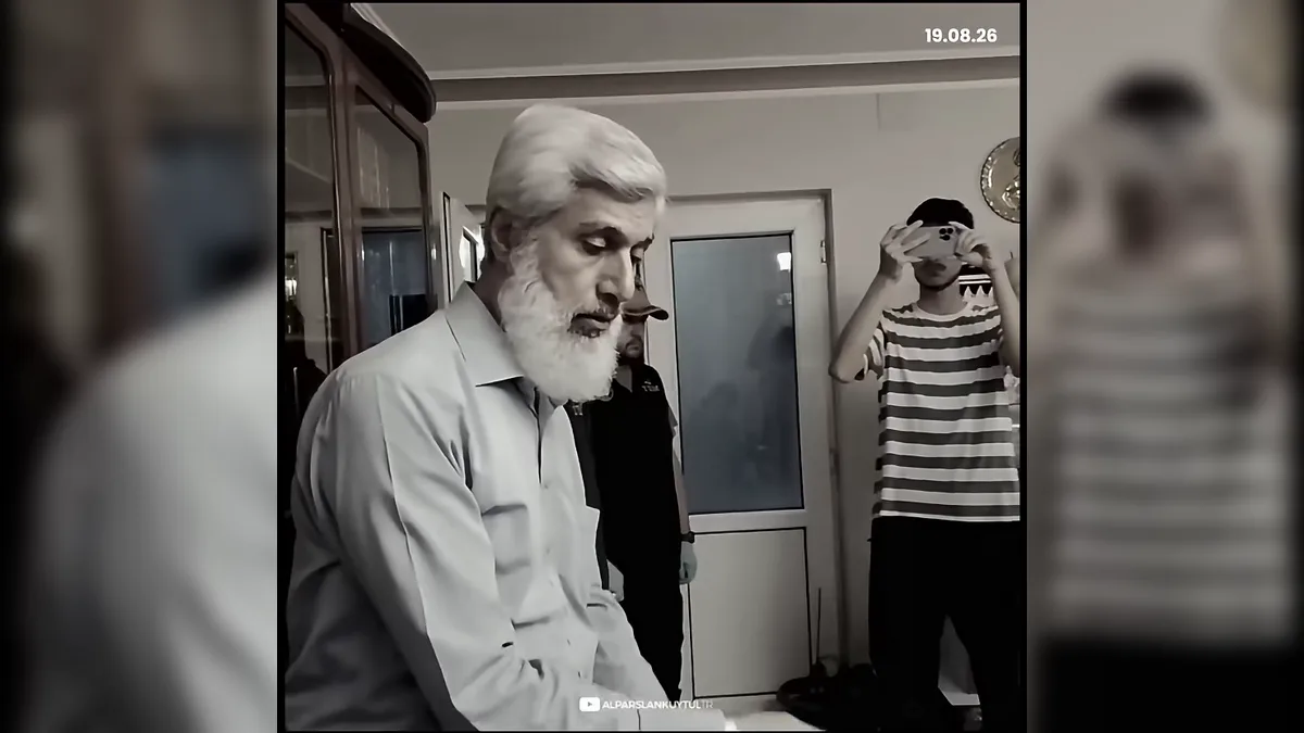 Adana Emniyet Müdürlüğü Terörle Mücadele Şube Müdürlüğü ekipleri sabahın erken saatlerinde Alparslan Kuytul’un evine operasyon düzenledi. Evin çevresi polis ekiplerince güvenlik çemberine alınırken içeride ayrıntılı arama yapıldı. Operasyona ilişkin ilk duyuru Kuytul’un sosyal medya hesabından yapıldı.